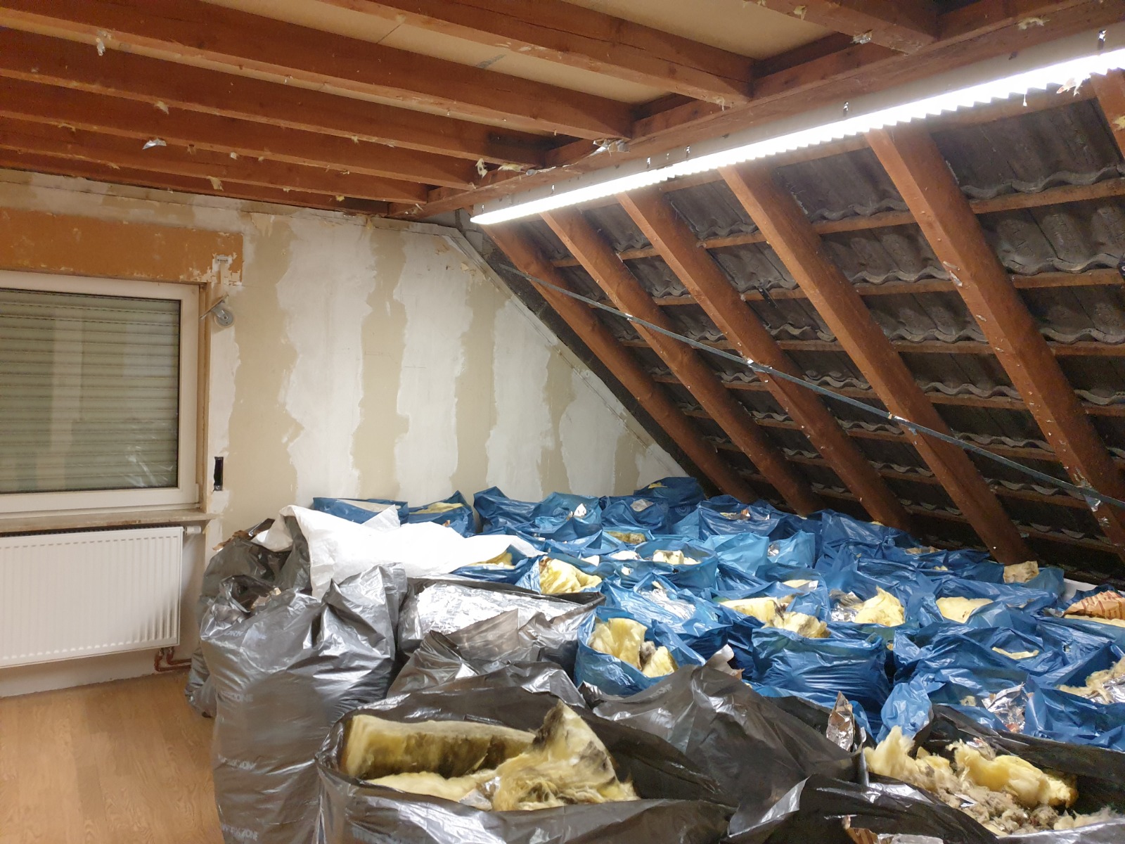Rückbau des Altbestands im Dachboden – Arbeitsstand 2