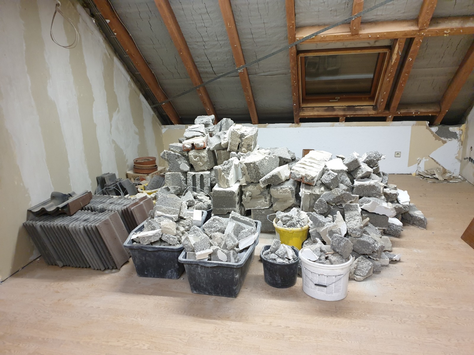 Rückbau des Altbestands im Dachboden – Arbeitsstand 3